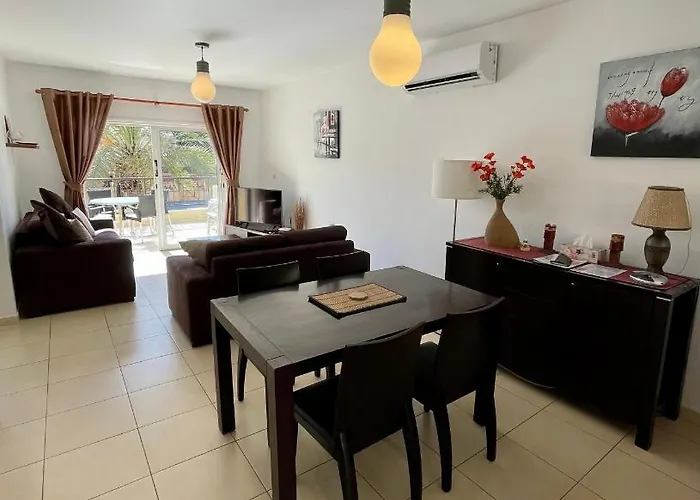 109 Queens Gardens, Apartament Pafos