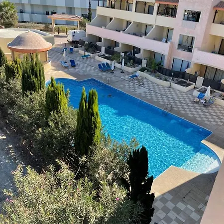 109 Queens Gardens, Apartment *