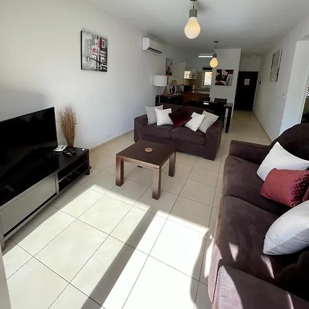 Apartament 109 Queens Gardens, *