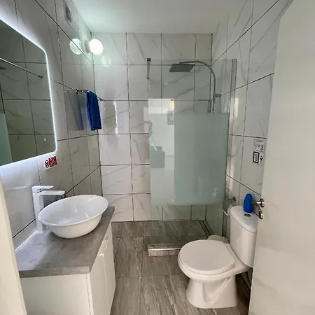 Apartament 109 Queens Gardens, *