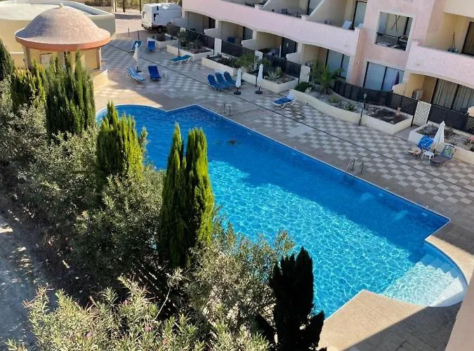 109 Queens Gardens, Apartment *