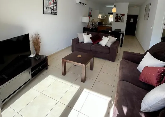 Apartment 109 Queens Gardens, *