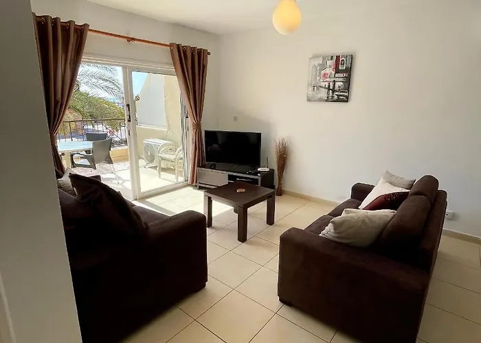 109 Queens Gardens, Apartment *