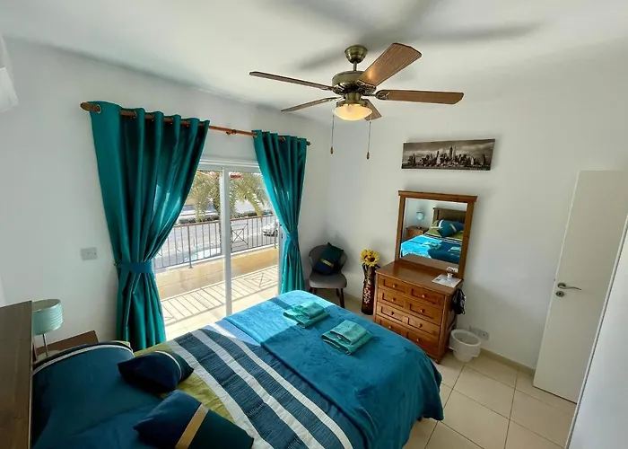 109 Queens Gardens, Apartment *