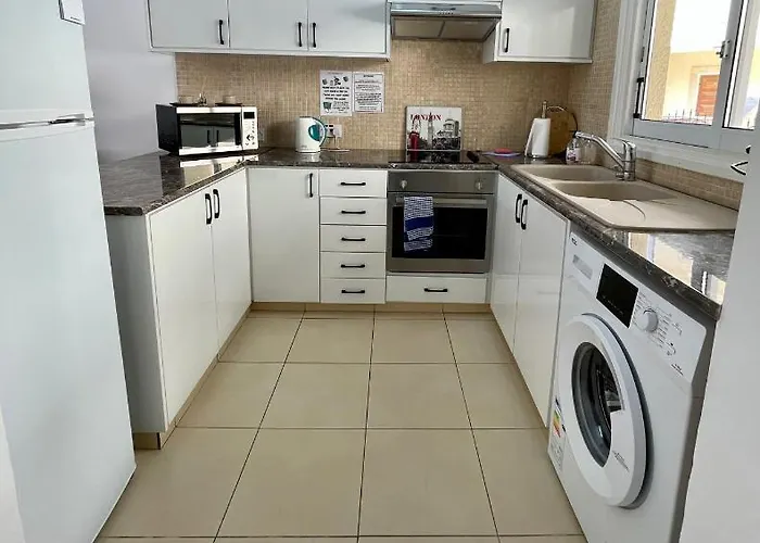 109 Queens Gardens, * Paphos