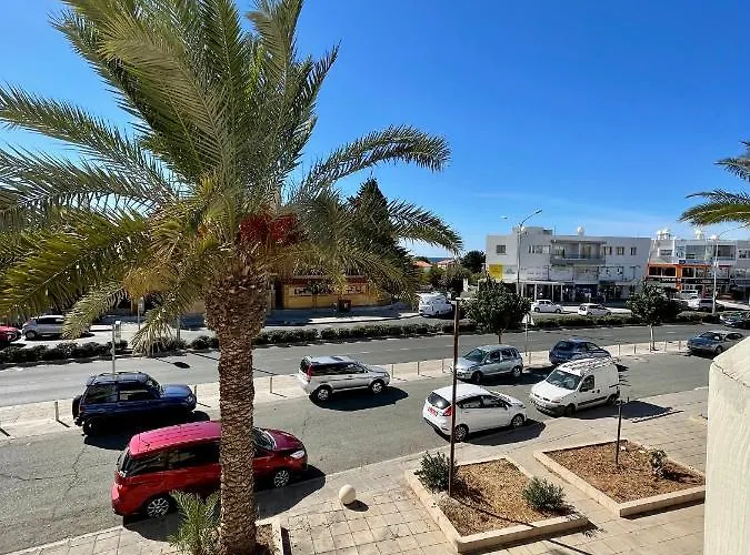 109 Queens Gardens, פאפוס